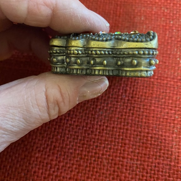 Adorable pewter and rhinestone butterfly trinket box - Picture 4 of 4